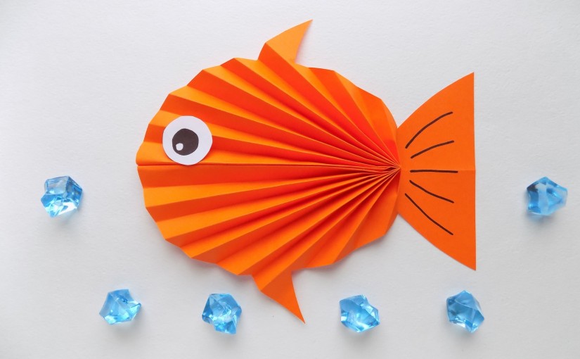 Рыбка из бумаги — простая поделка для детей